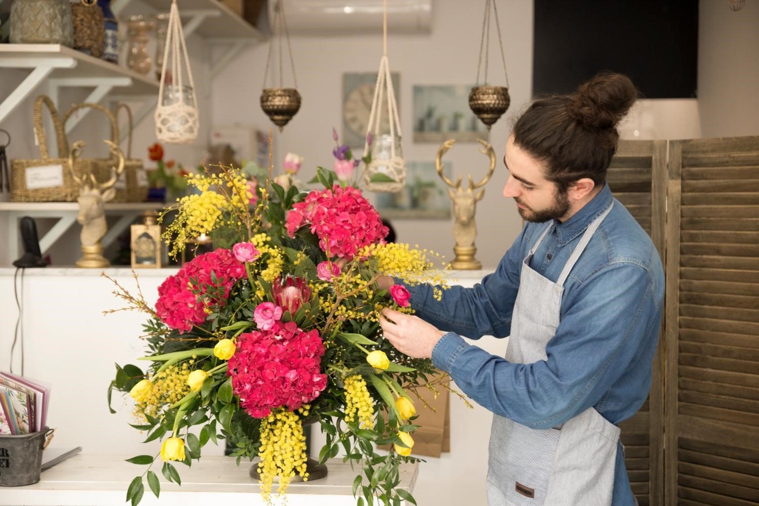 The Benefits of Choosing Corporate Flower Rentals Over Fresh Flowers