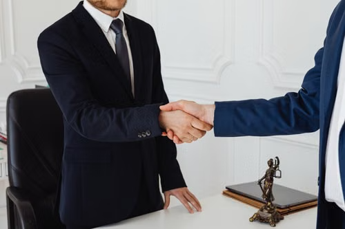 Franchise Lawyer: Why Legal Guidance Is Essential Before Buying or Selling a Franchise